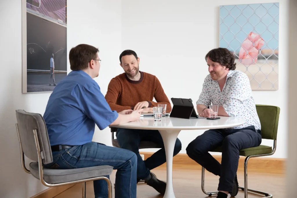 Das Team von laOlaWeb im Gespräch